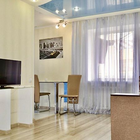 Современная Студия В Центре На Европейской Площади Dnipro Dış mekan fotoğraf